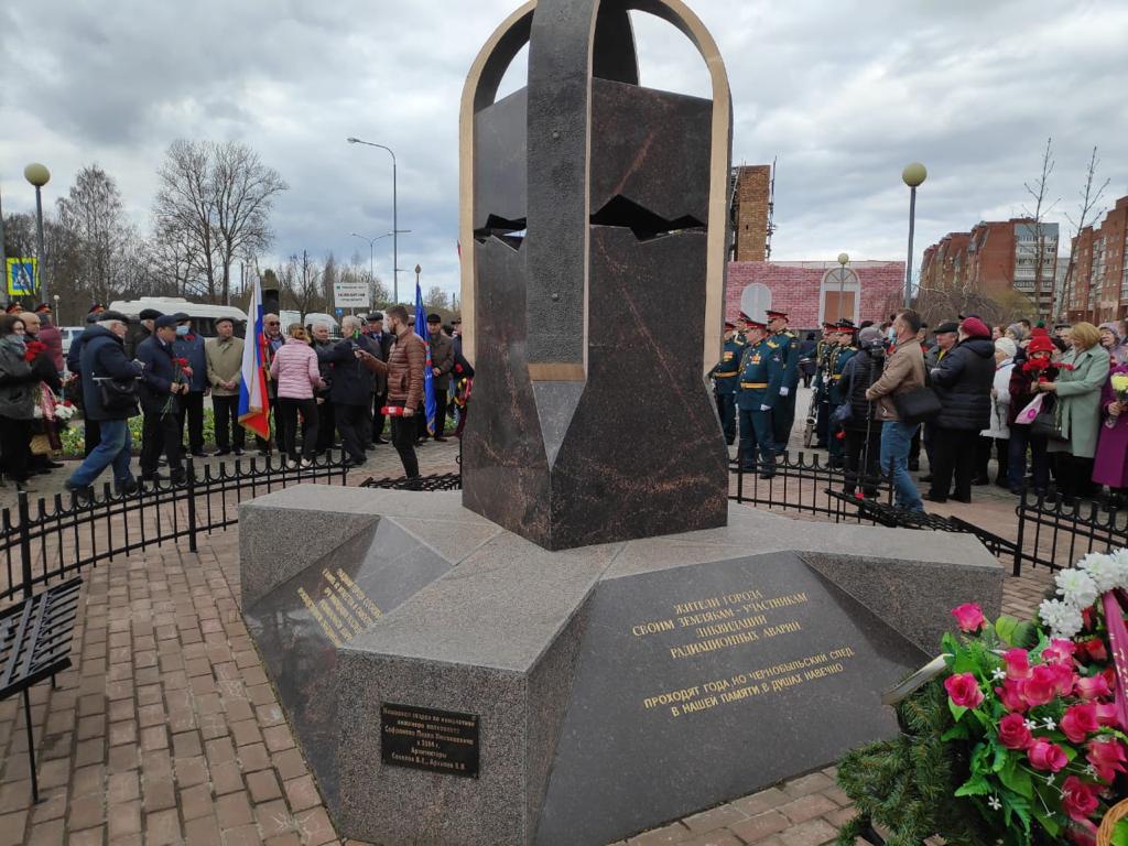 В городе Сосновый Бор прошла акция памяти, посвященная трагедии на  Чернобыльской АЭС | 26.04.2021 | ЛенОбласть - БезФормата