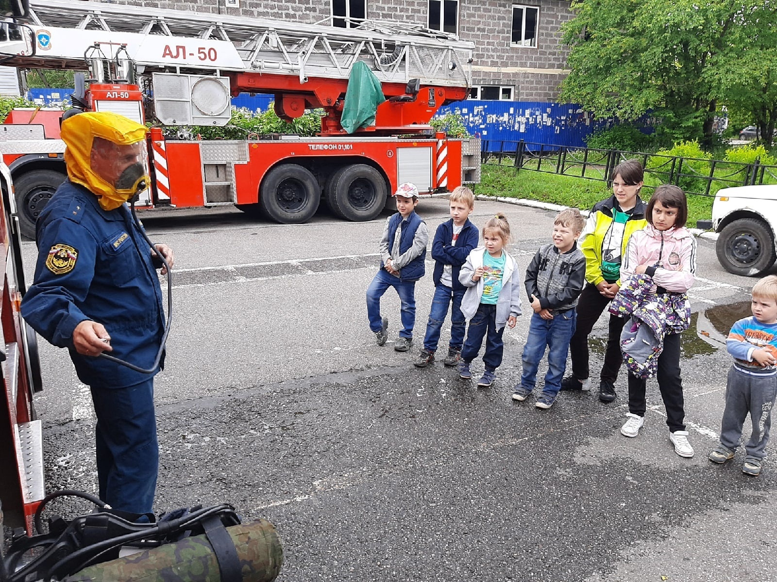 Дельфиненок» в гостях у 86 пожарно-спасательной части - Новости - Главное  управление МЧС России по Ленинградской области