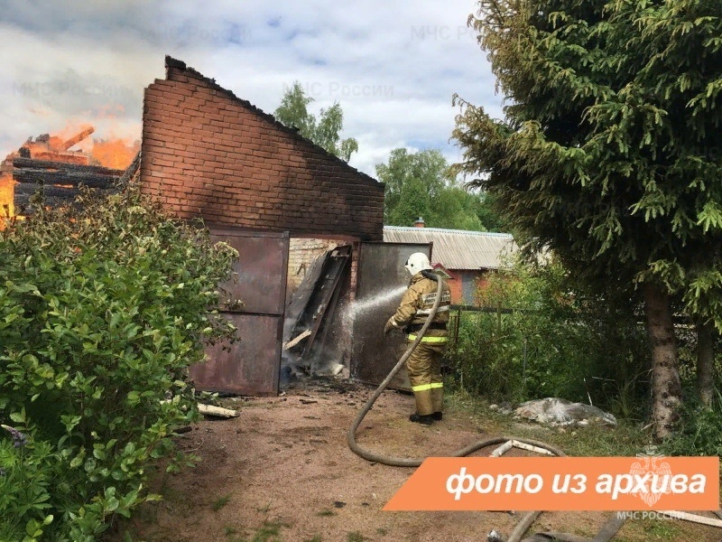 Пожарно-спасательное подразделение Ленинградской области ликвидировало пожар в Кировском районе