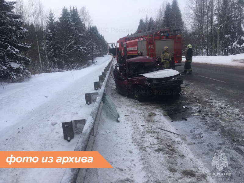 Спасатели Ленинградской области приняли участие в ликвидации последствий ДТП в Волховском районе