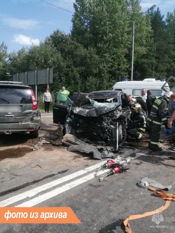 Спасатели Ленинградской области приняли участие в ликвидации последствий ДТП в Волосовском районе