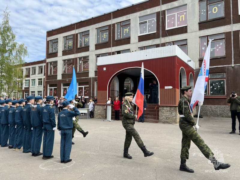 Школьники поклялись в верности кадетскому братству