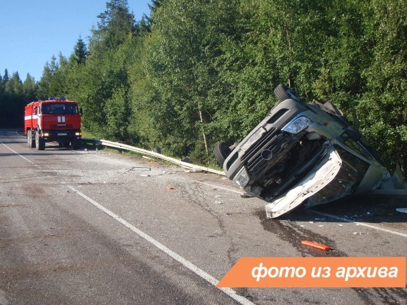 Спасатели Ленинградской области приняли участие в ликвидации последствий ДТП в Тихвинском районе