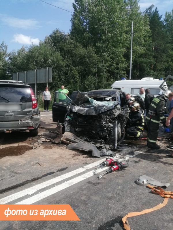 Спасатели Ленинградской области приняли участие в ликвидации последствий ДТП в Лужском районе