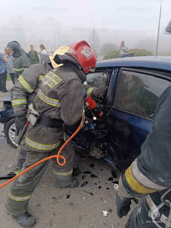 Спасатели Ленинградской области приняли участие в ликвидации последствий ДТП в Гатчинском районе