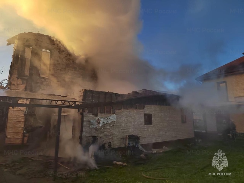 Пожарно-спасательные подразделения Ленинградской области ликвидировали пожар в Тосненском районе